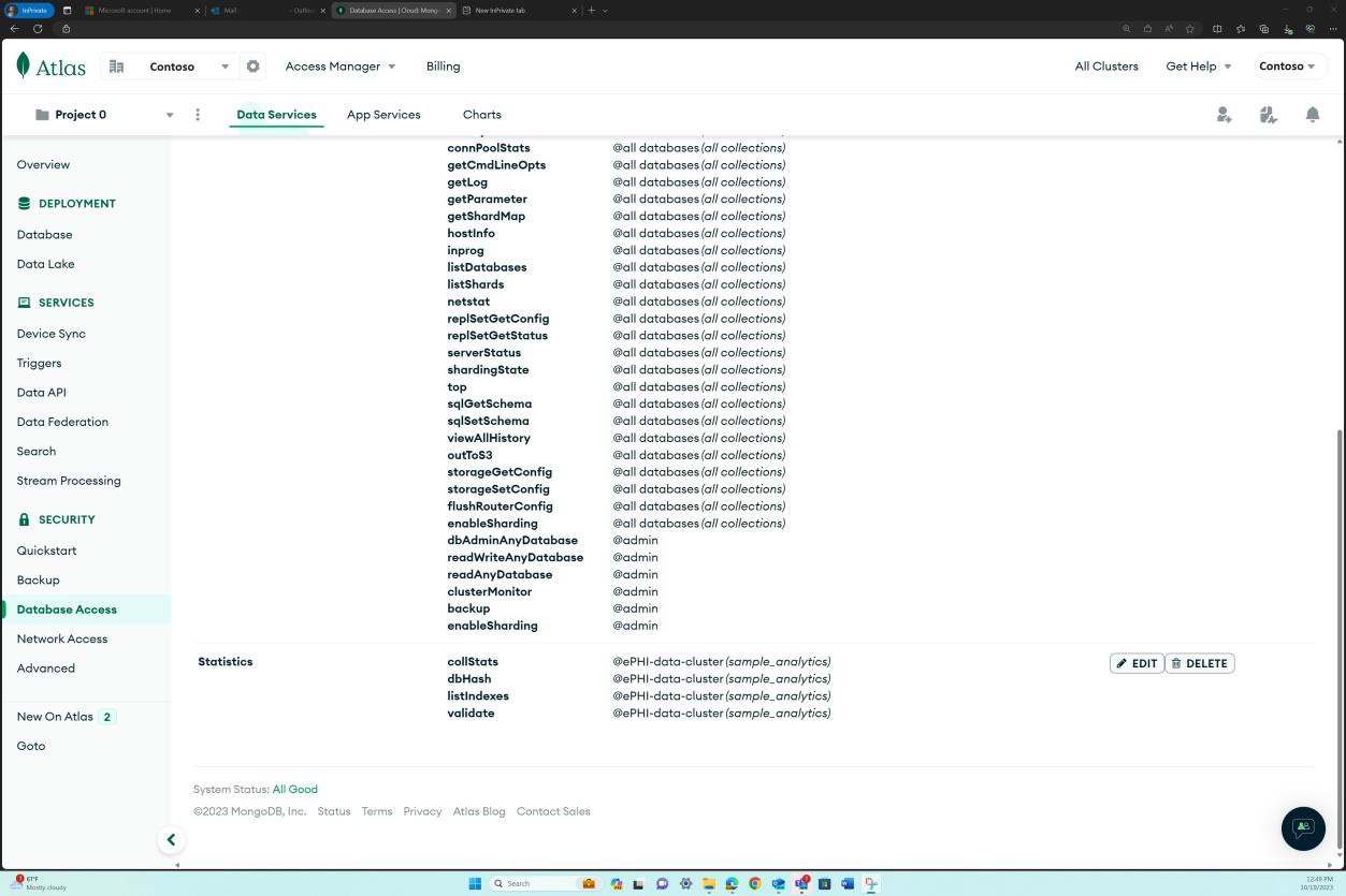 Page des services de données cloud MongoDB répertoriant les étendues et les rôles personnalisés.