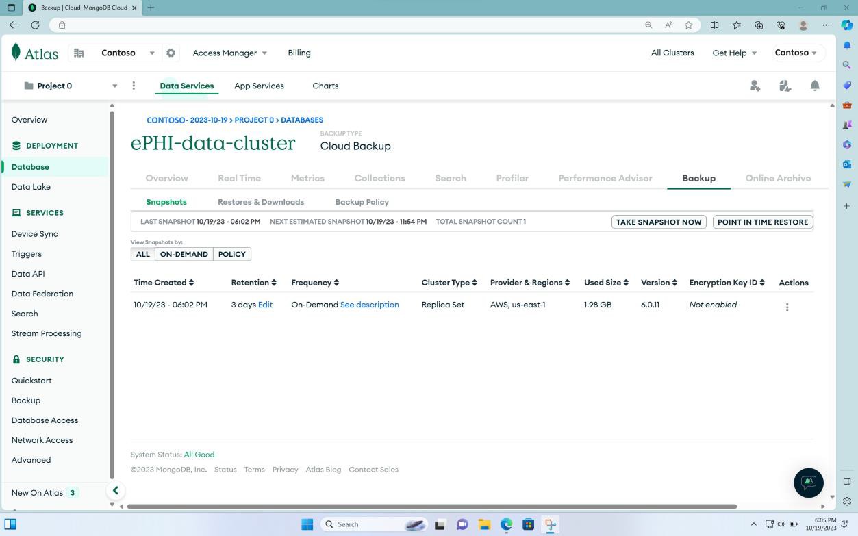 Page MongoDB Cloud Data Services avec tableau de bord de sauvegarde de cluster de données ePHI avec filtres d’affichage.
