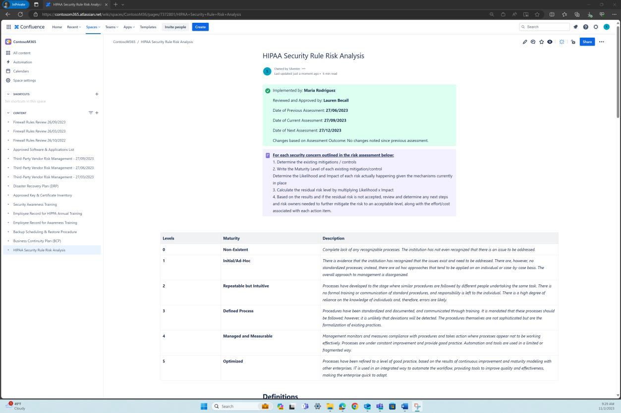 Confluence page de stratégie HIPAA avec Analyse des risques de sécurité.