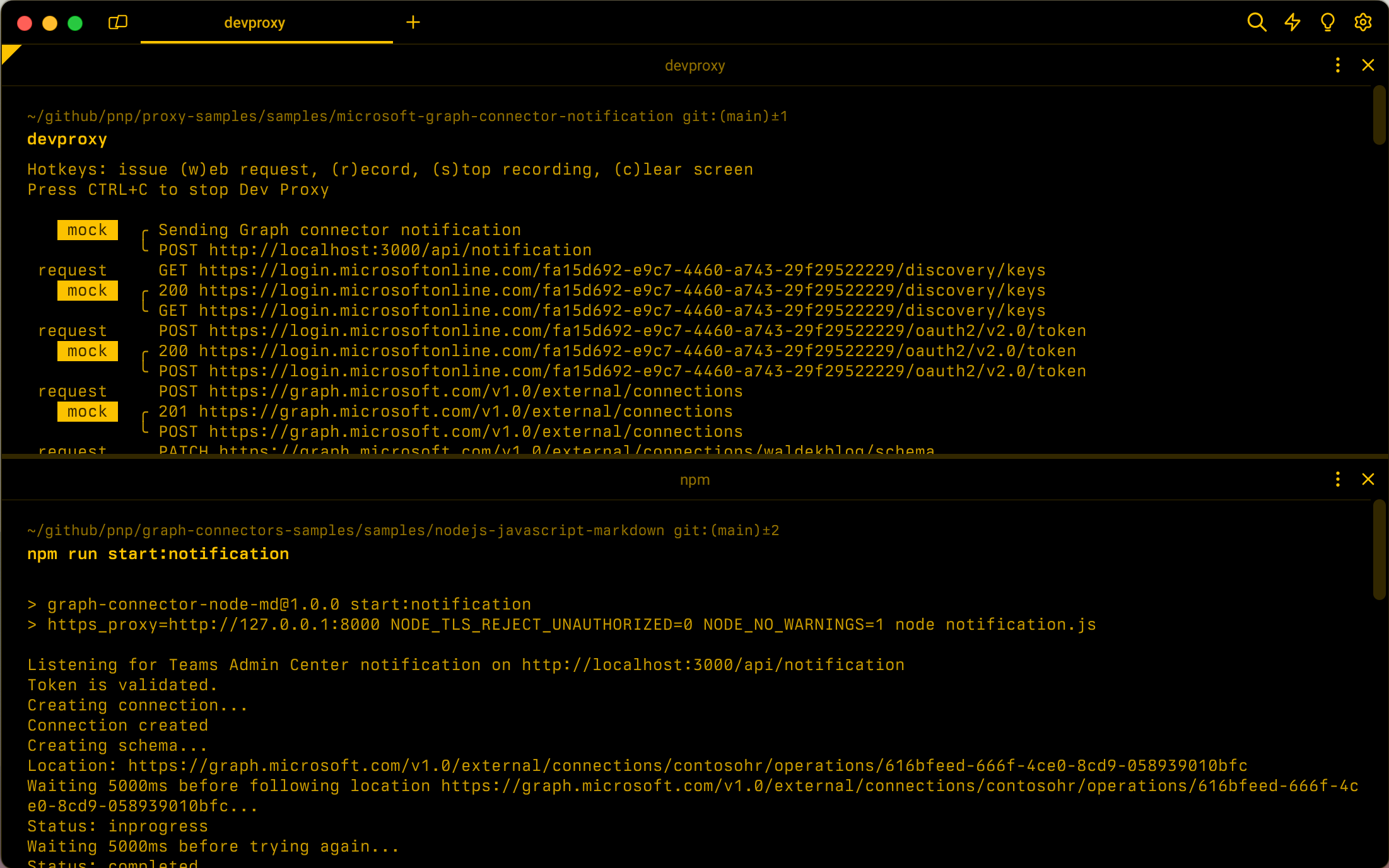 Capture d’écran d’une invite de commandes fractionnée en deux. Top : Proxy de développement qui émet une notification simulée. Bas : connecteur Microsoft Graph qui le reçoit.