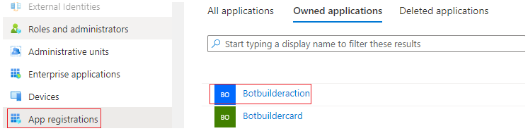 Capture d’écran de la page Azure Active Directory. Les inscriptions d'applications dans le volet gauche et le bot sélectionné sont mis en surbrillance en rouge.