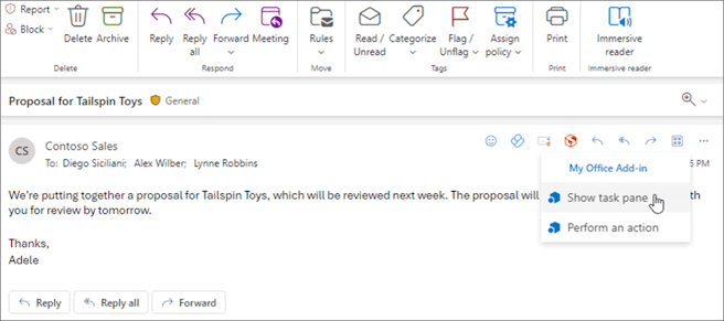 Une fenêtre de message dans Outlook sur le web avec l’option « Afficher le volet Office » sélectionnée.