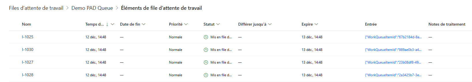 Capture d’écran des éléments de la file d’attente de travail disponibles pour traitement dans Power Automate bureau.