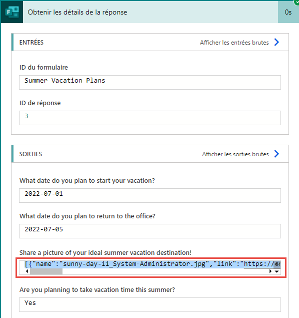 Capture d’écran des entrées et sorties de formulaire d’un flux, avec la sortie de chargement de fichier en surbrillance.