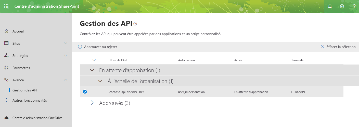 Bouton Sélectionner en regard d’une demande d’autorisation mis en évidence sur la page de gestion des API dans le nouveau Centre d’administration SharePoint