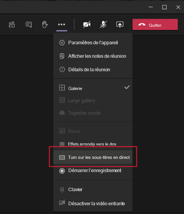 Capture d’écran montrant le menu des messages Teams avec l’option Activer les sous-titres en direct mise en surbrillance.