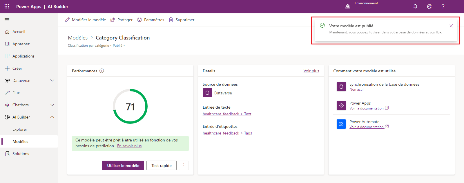 Capture d’écran du modèle Classification par catégorie dans Power Apps Studio, avec un indicateur de performance et le message de notification indiquant que le modèle est publié mis en évidence.