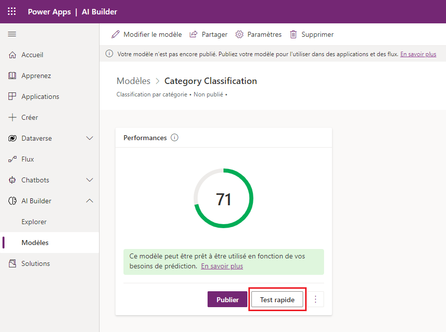 Capture d’écran du modèle Classification par catégorie dans Power Apps Studio, avec un indicateur de performance et le bouton Test rapide mis en évidence.