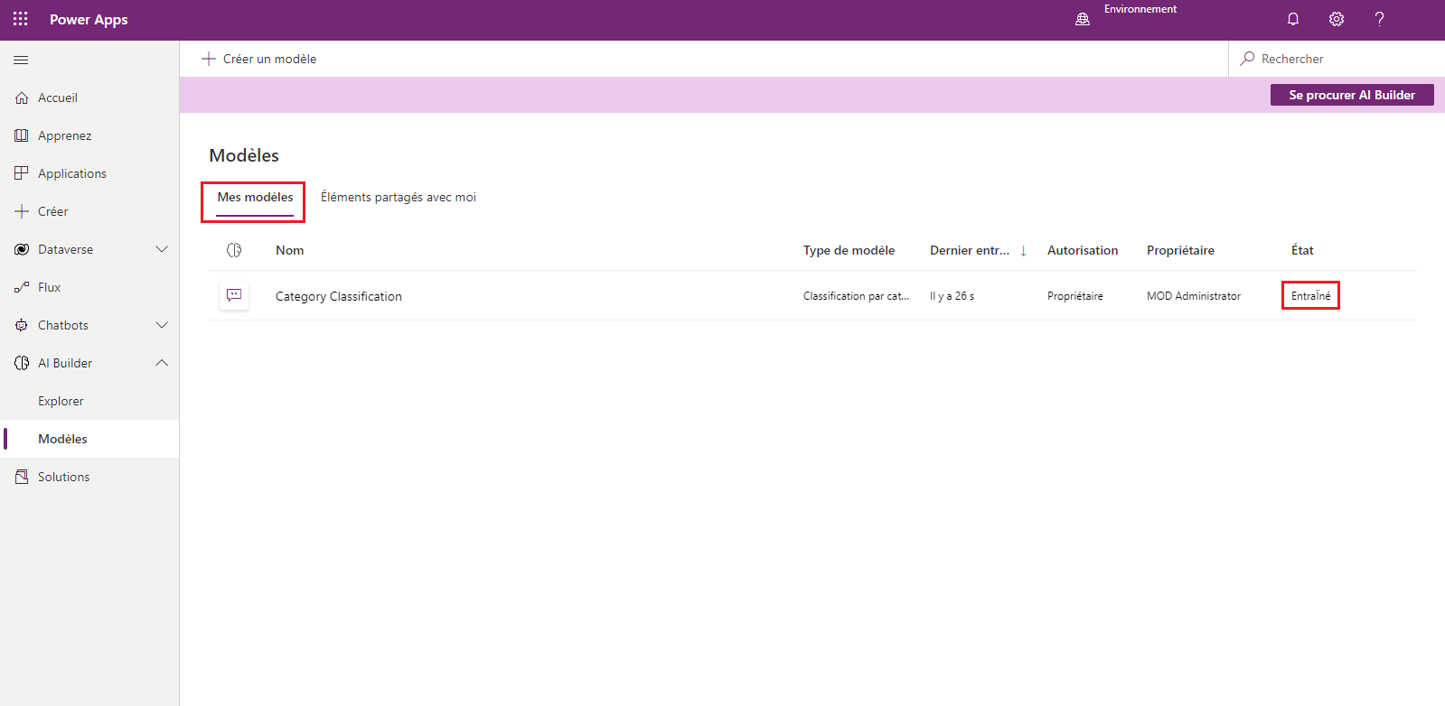 Capture d’écran de la liste des modèles AI Builder dans Power Apps Studio, avec l’onglet Mes modèles et le statut Formé mis en évidence.