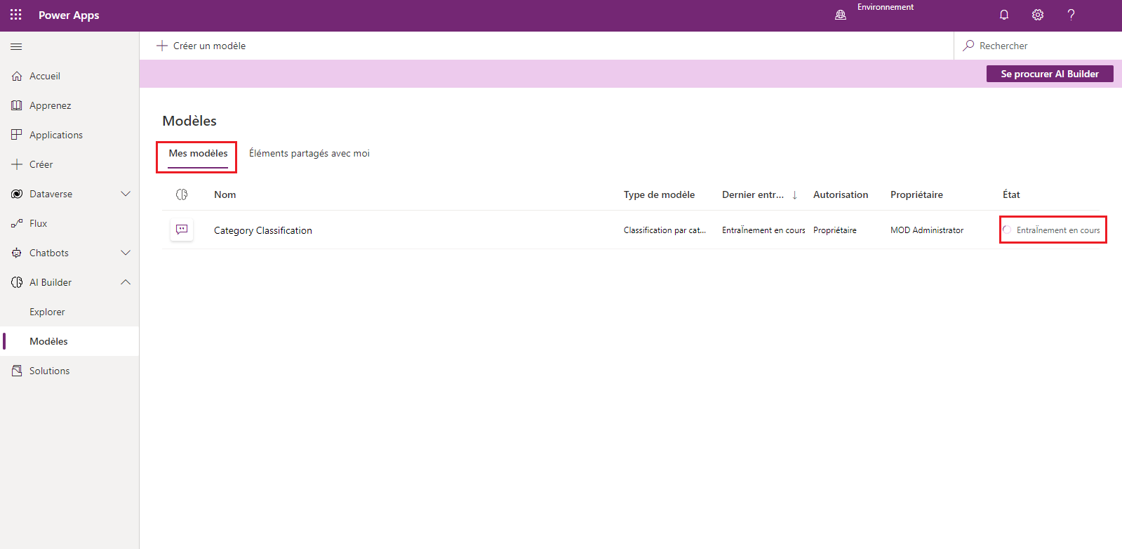 Capture d’écran de la liste des modèles AI Builder dans Power Apps Studio, avec l’onglet Mes modèles et le statut En cours d’apprentissage mis en évidence.