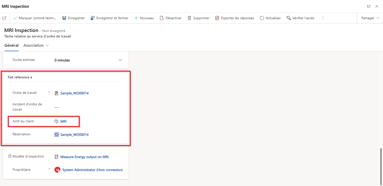 Capture d’écran de la tâche de service d’ordre de travail illustrant la section La tâche de service fait référence à, mettant en évidence un actif client associé.