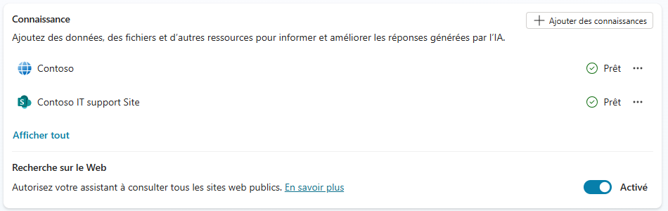 Capture d’écran de la configuration des connaissances Copilot Studio montrant deux sources de connaissances prêtes pour l’agent de support informatique Contoso.