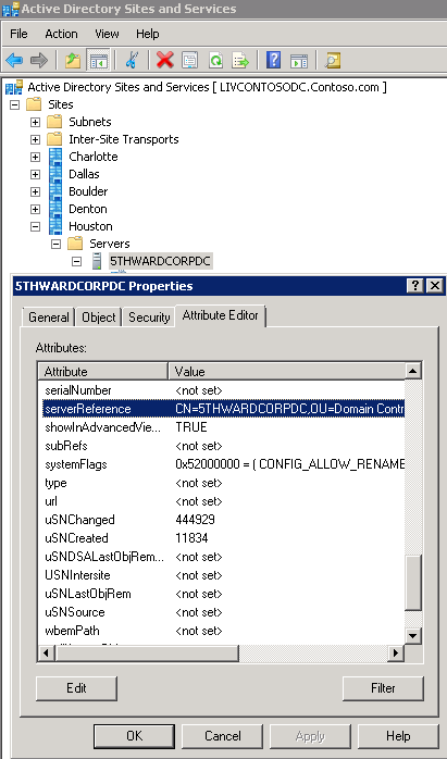 Capture d’écran de la fenêtre Sites et services Active Directory avec la Fenêtre Propriétés 5THWARDCORPDC ouverte, et l’attribut serverReference est sélectionné.