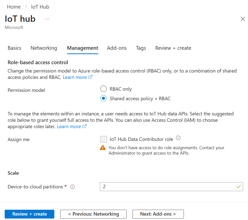 Captura de pantalla que muestra cómo establecer el control de acceso basado en rol y la escala de un nuevo centro de IoT.