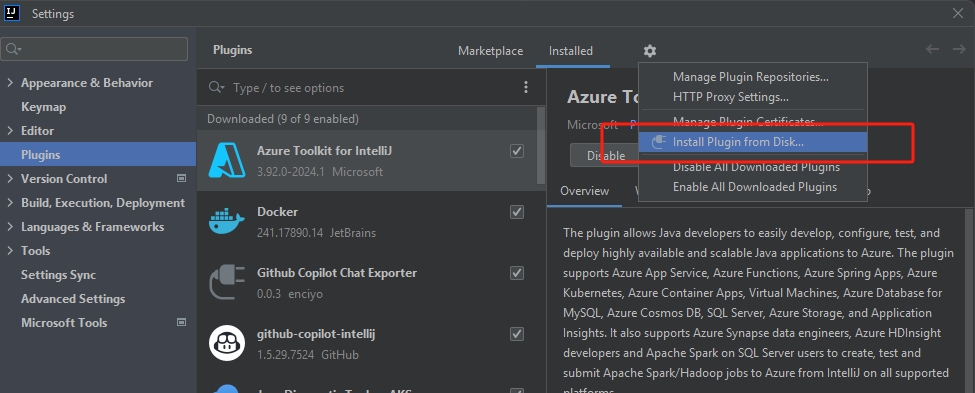 Captura de pantalla de la página Configuración de IntelliJ IDEA con el plugin Azure Toolkit para IntelliJ seleccionado y el elemento de menú Instalar plugin desde disco resaltado.