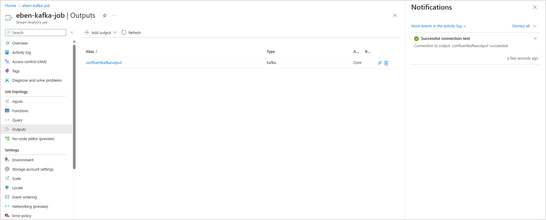 Captura de pantalla que muestra una conexión de prueba correcta a la salida de kafka confluent.