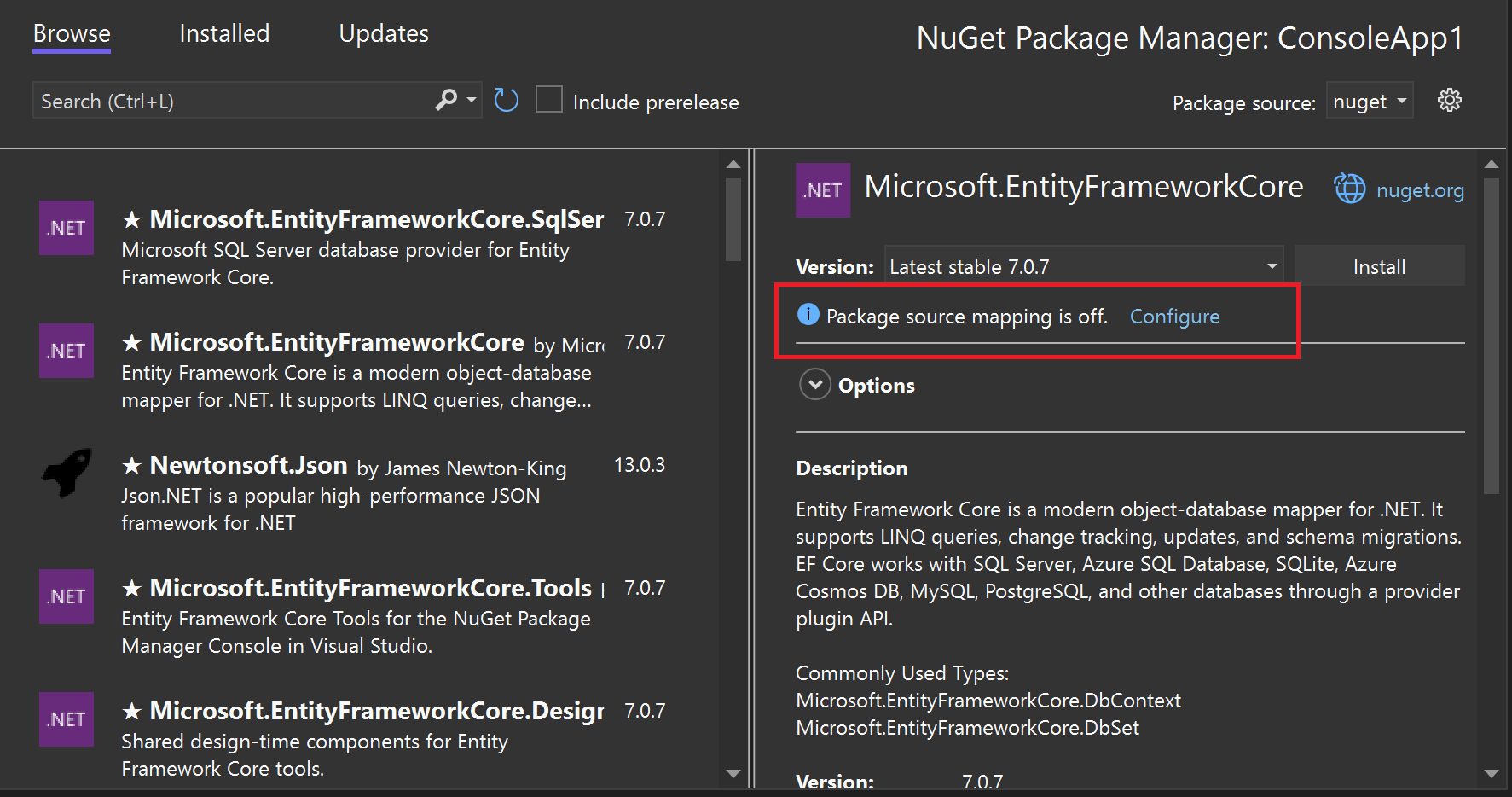 La ventana Administrador de paquetes de NuGet en Visual Studio que muestra un paquete seleccionado y el estado «La asignación de origen de paquetes está desactivada» resaltado con un botón Configurar.