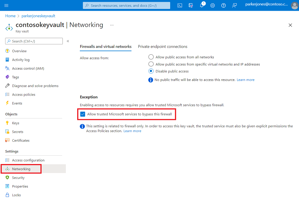 Página de redes de Azure Key Vault con permitir que los servicios de Microsoft de confianza omitan esta característica de firewall habilitada.