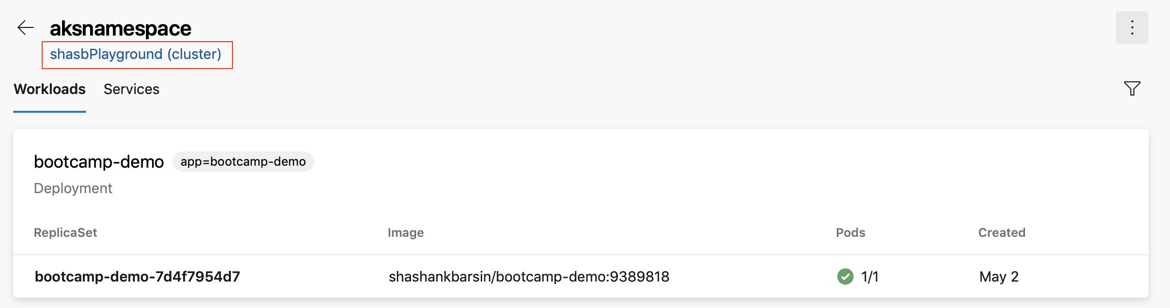 Képernyőkép a Kubernetes-környezet erőforrásnézetéről az Azure Kubernetes Service Cluster hivatkozás kiemelésével.