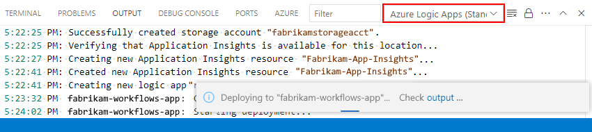 Képernyőkép a kimeneti ablakról és a hatókörök listájáról, amelyen az Azure Logic Apps Standard van kiválasztva, valamint az üzembe helyezés előrehaladása és állapota.