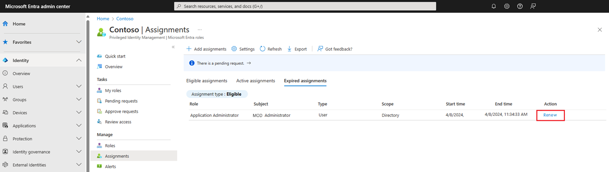Képernyőkép a Microsoft Entra-szerepkörökről – A hozzárendelések lap a lejárt szerepkörök listáját tartalmazza, a megújításra mutató hivatkozásokkal.