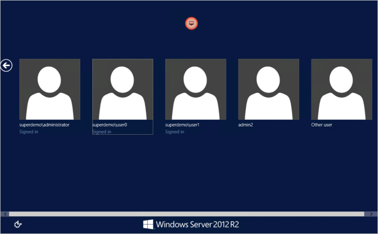 Képernyőkép a Windows Server 2012 RS képernyőről, amelyen általános felhasználói ikonok láthatók. A rendszergazda, a user0 és a user1 ikonjai azt mutatják, hogy be vannak jelentkezve.