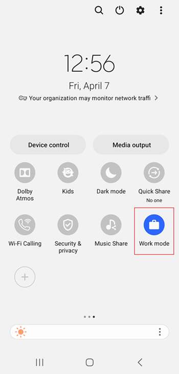 Képernyőkép az aktivált munkahelyi profil ikonról a Samsung Galaxy S20 gyorsbeállításokban.