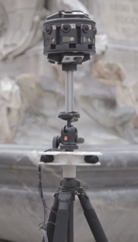 A Pantheonon kívüli forgatásra beállított 360°-os kameraberendezésünk.
