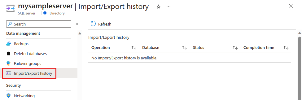 Cuplikan layar halaman portal Azure, gambaran umum server, memperlihatkan status impor database.