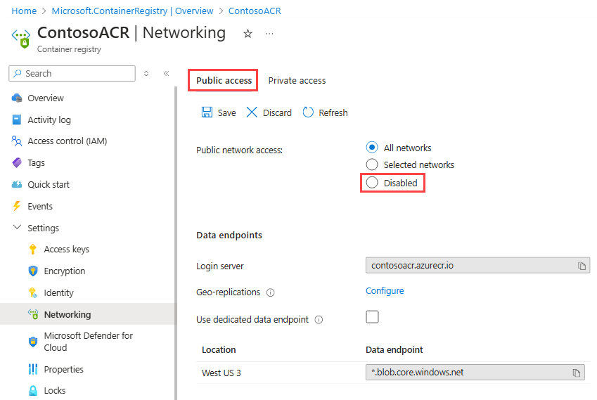 Cuplikan layar portal Azure, memperlihatkan pengaturan jaringan ACR, dengan Akses publik dan Dinonaktifkan disorot.