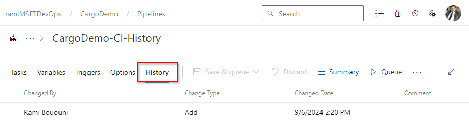 Cuplikan layar yang menampilkan cara menampilkan riwayat alur Klasik di Azure DevOps Services.