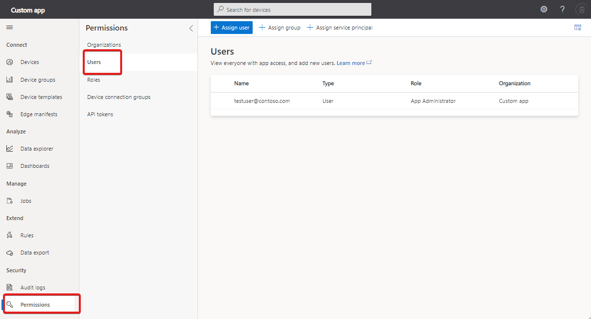 Screenshot that shows the manage users page in IoT Central.
