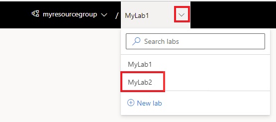 Cuplikan layar yang memperlihatkan cara memilih lab lain menggunakan kontrol pemilih lab di situs web Azure Lab Services.