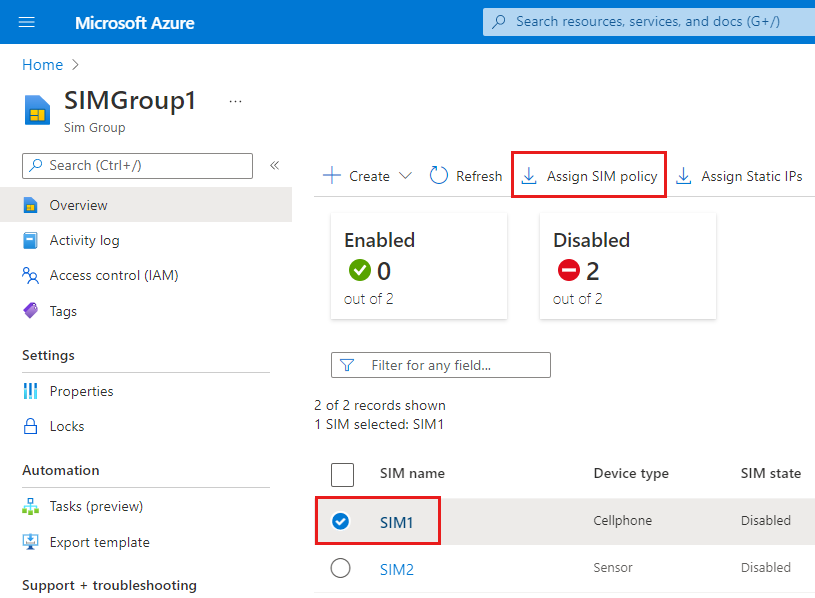 Cuplikan layar portal Azure memperlihatkan daftar SIM. Sumber daya SIM1 dan opsi Tetapkan kebijakan SIM disorot.