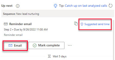 Cuplikan layar aktivitas Email di widget berikutnya, dengan Email dan Waktu pengiriman yang disarankan disorot.