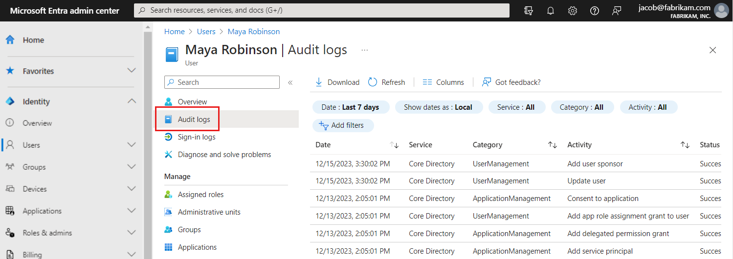Cuplikan layar memperlihatkan contoh output log audit.