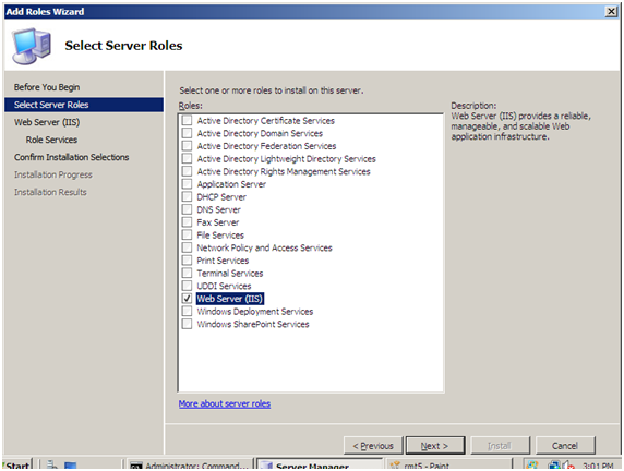 Cuplikan layar halaman Tambahkan Peran Wizard Pilih Peran Server. Server Web I S disorot dan dipilih dalam daftar.