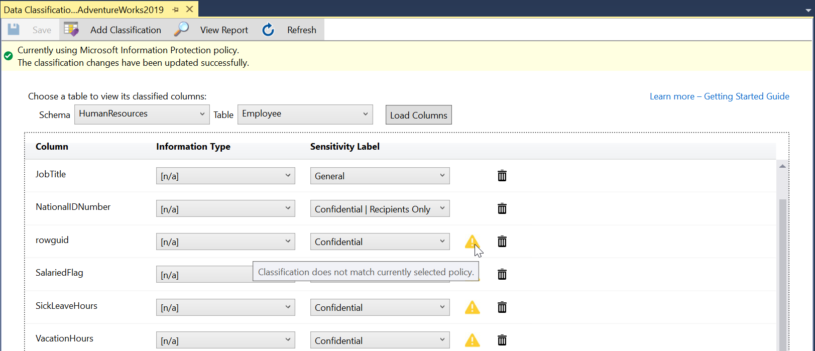 Cuplikan layar peringatan Klasifikasi Data tentang kebijakan yang tidak cocok