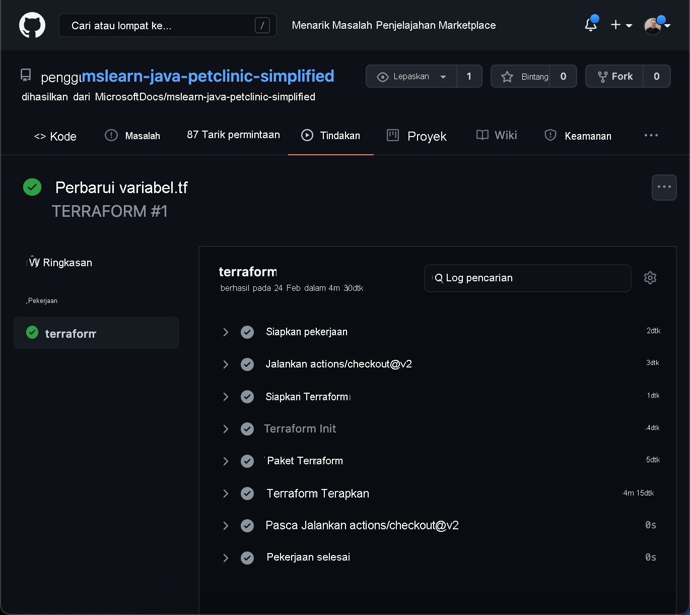 Cuplikan layar yang menampilkan hasil eksekusi alur kerja Terraform.