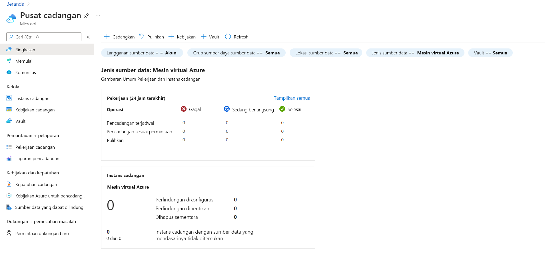 Cuplikan layar antarmuka pengguna pusat Backup di portal Azure. Gambar ini menampilkan informasi cadangan untuk komputer Virtual Azure yang terkait dengan pekerjaan dan instans cadangan.