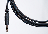 Gambar kabel audio 3,5mm male-to-male 4-pin.