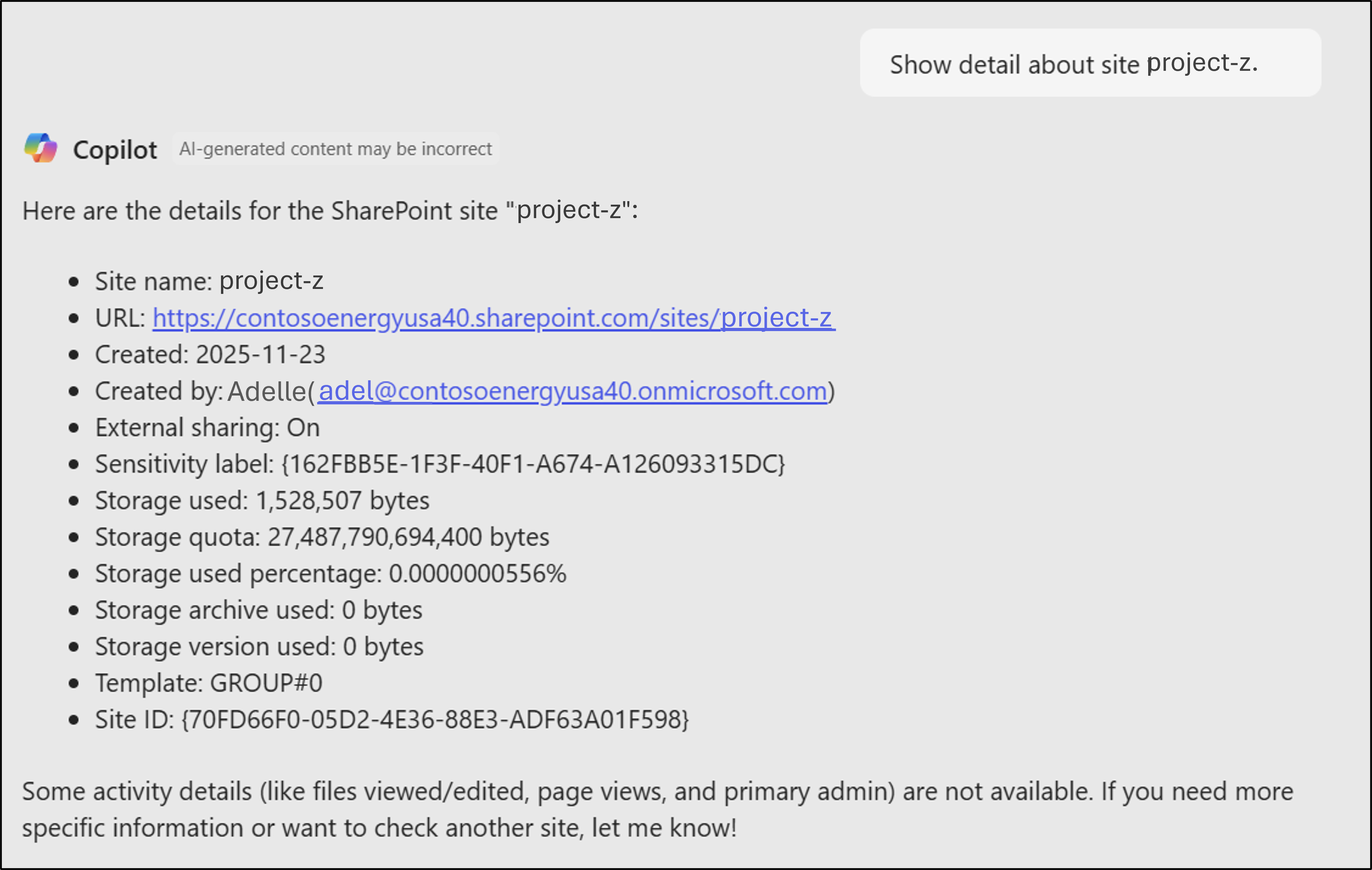 Screenshot che mostra Copilot nell'interfaccia di amministrazione di SharePoint che fornisce dettagli su un sito specifico, tra cui nome del sito, URL, data di creazione, autore, stato di condivisione esterna, etichette di riservatezza, stato di archiviazione, modello e ID sito.