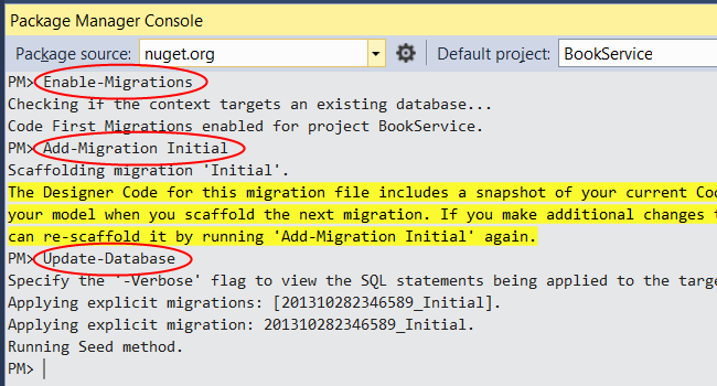Screenshot della finestra Console di Gestione pacchetti con le righe Abilita migrazioni, Aggiungi iniziali migrazione e Aggiorna database in rosso.