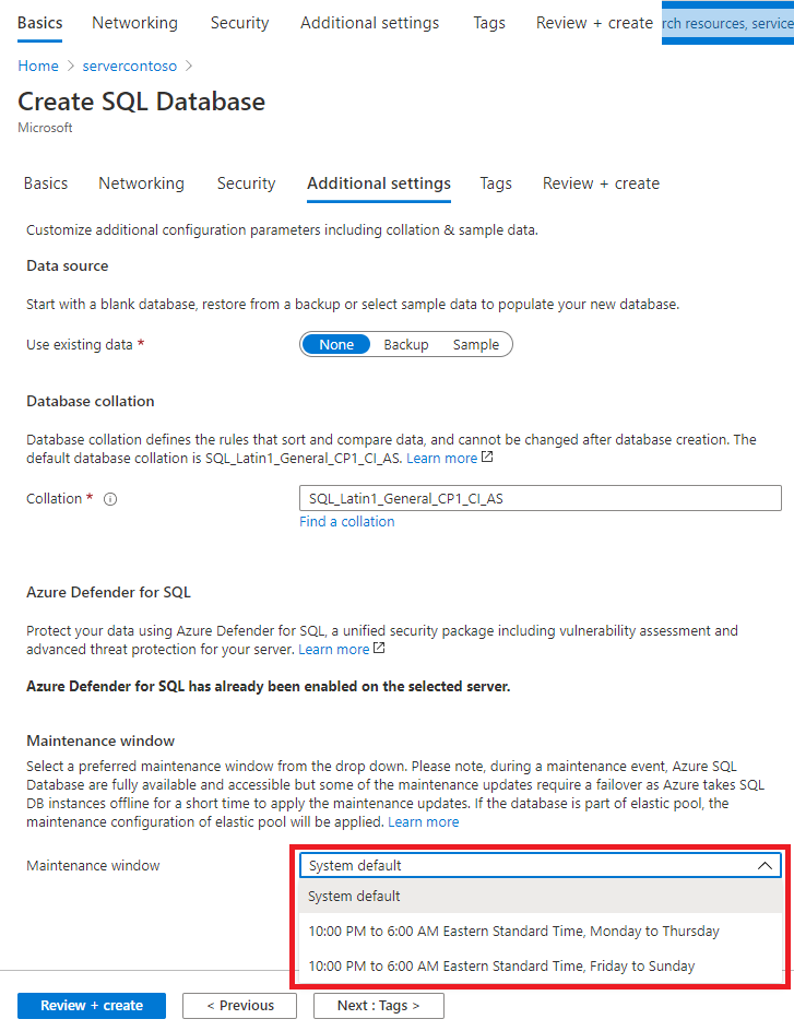 Screenshot del portale di Azure che mostra la procedura guidata Crea database SQL. La scheda impostazioni aggiuntive è aperta e l'elenco a discesa Finestra manutenzione è in rosso.