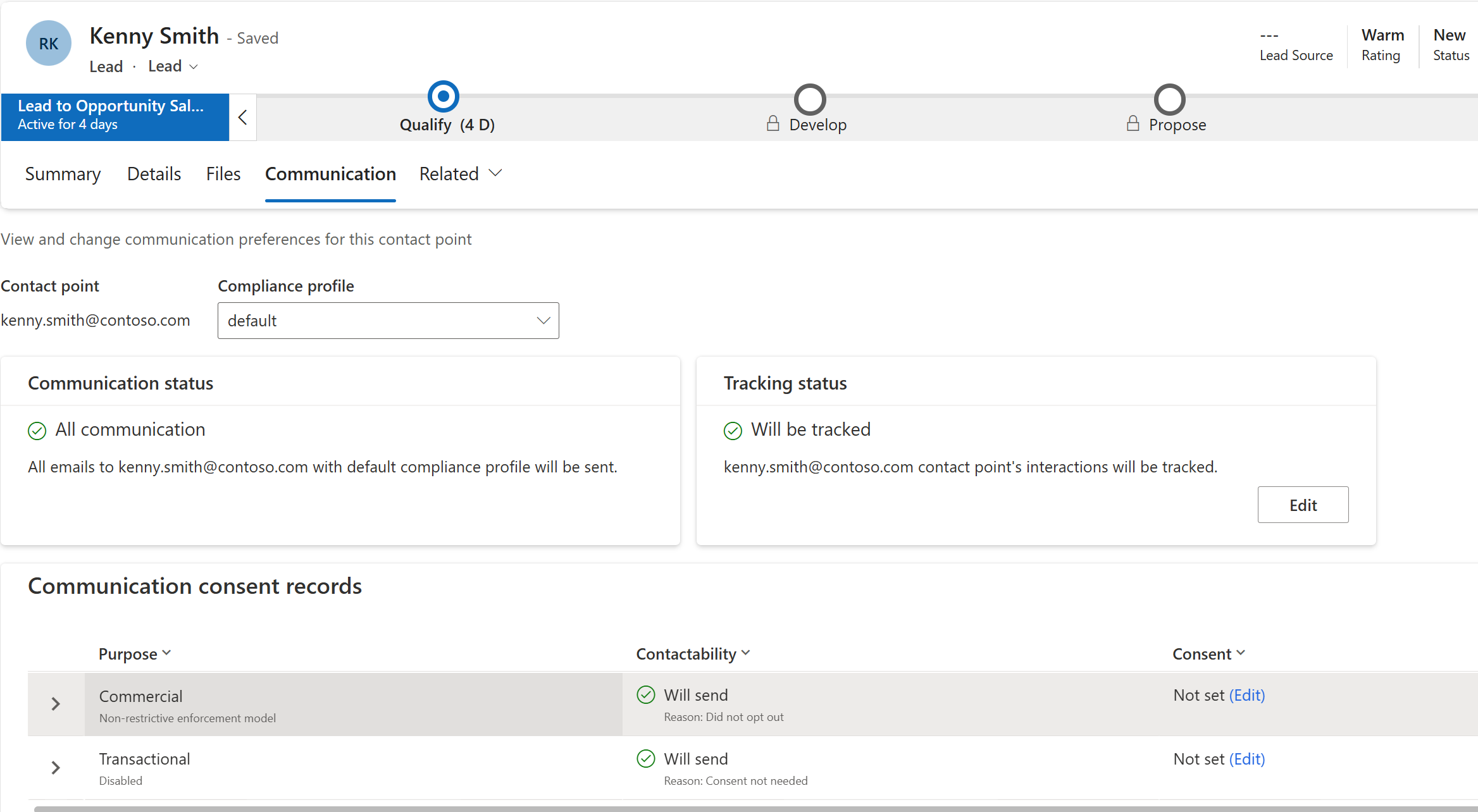 Screenshot della scheda Comunicazione nel record di un lead che mostra lo stato del consenso per diversi scopi.