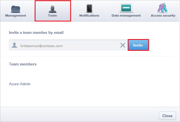 La screenshot mostra la scheda Team dove si aggiunge un indirizzo per invitare.