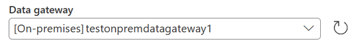Screenshot che mostra dove selezionare un gateway dati locale durante la creazione di collegamenti OneLake.