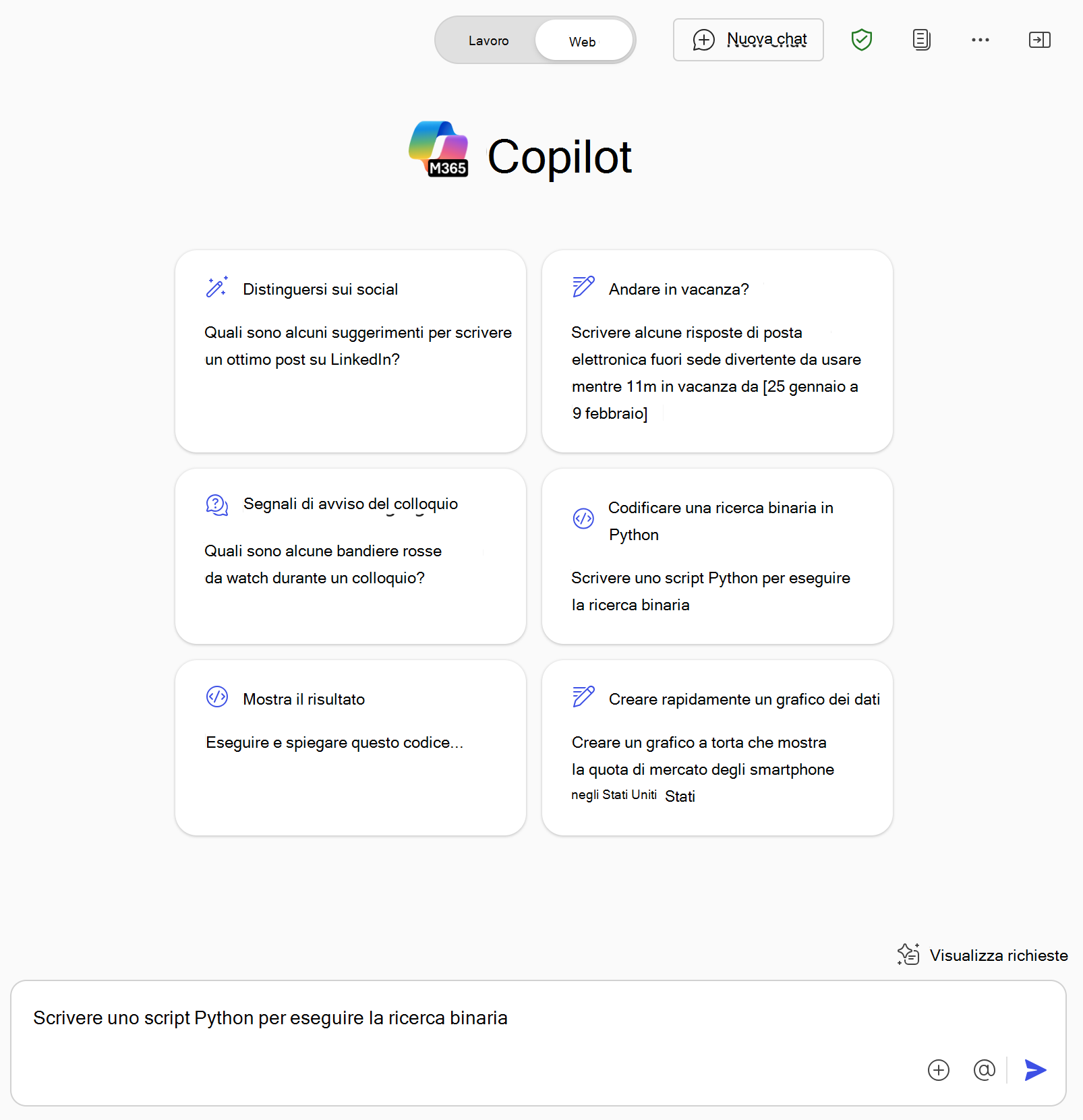 Screenshot che mostra Microsoft 365 Copilot e richieste di esempio che recuperano informazioni da Internet con la chat basata sul Web.
