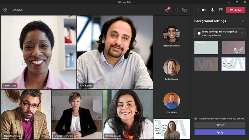Screenshot degli sfondi personalizzati delle riunioni in una riunione di Teams.