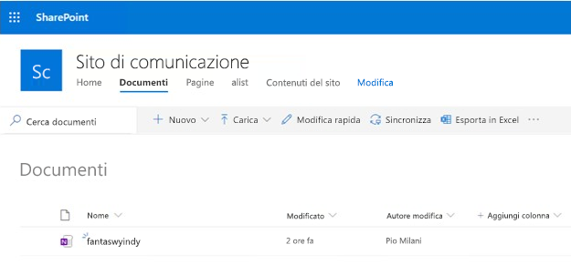 Screenshot di un sito di comunicazione di SharePoint che mostra il seguito Documenti con un documento di OneNote nella cartella.